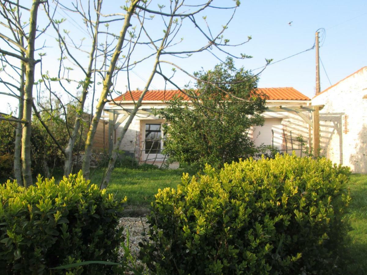 Chambres D'Hotes "Dinedort" L'Aiguillon-sur-Vie Exterior photo